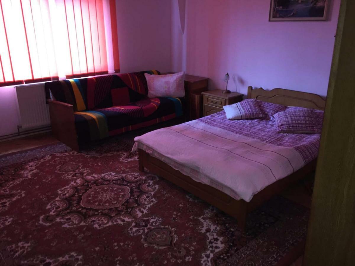 Отель Casa Mirela Турда Экстерьер фото